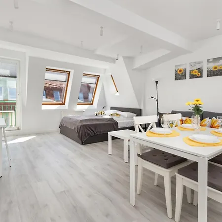 Sopockie Z Parkingiem Przy Plazy I Molo By Renters Сопот